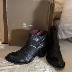 Handcrafted in Italy Black Leather Ankle Boots